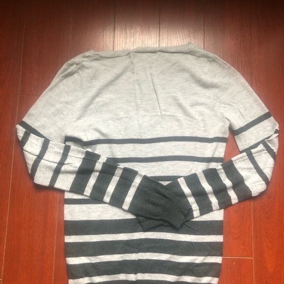Mossimo deep V neck  striped knit sweater size small - Picture 4 of 8